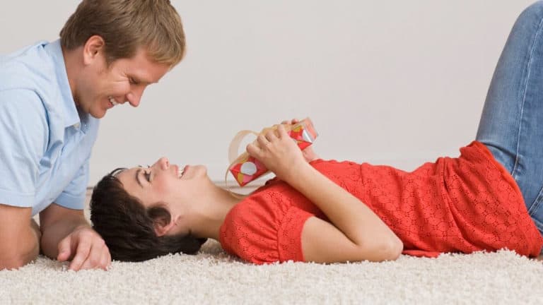 How to use a vibrator on your girlfriend? 7 steps for Vanilla couples